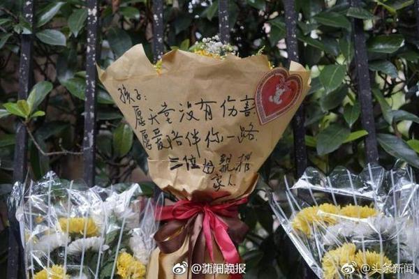 欧冠单赛季轰15球有多难？仅3人做到，莱万上榜，强如梅西也无缘